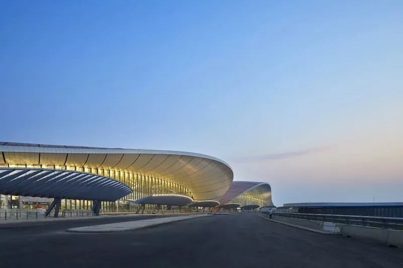 Katta oraliqli prefabrik po'latdan yasalgan terminal