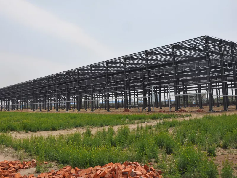 Prefabrik po'latdan yasalgan metall omborxona binosi