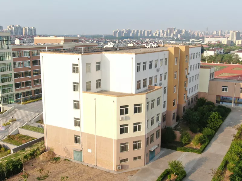Po'latdan tayyorlangan maktab binolari