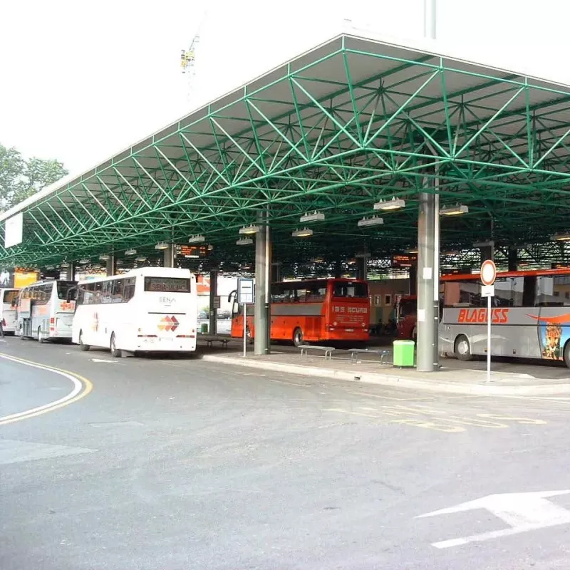Chelik konstruksiyali avtobus deposi